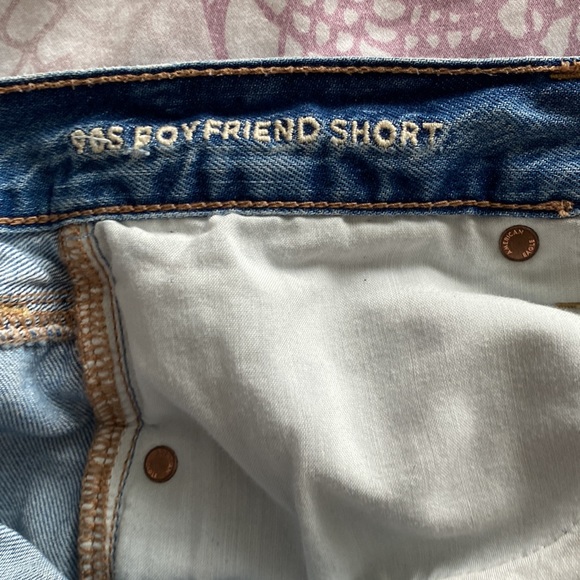 American Eagle 90s Boyfriend Distressed Jean Shorts - Picture 3 of 4